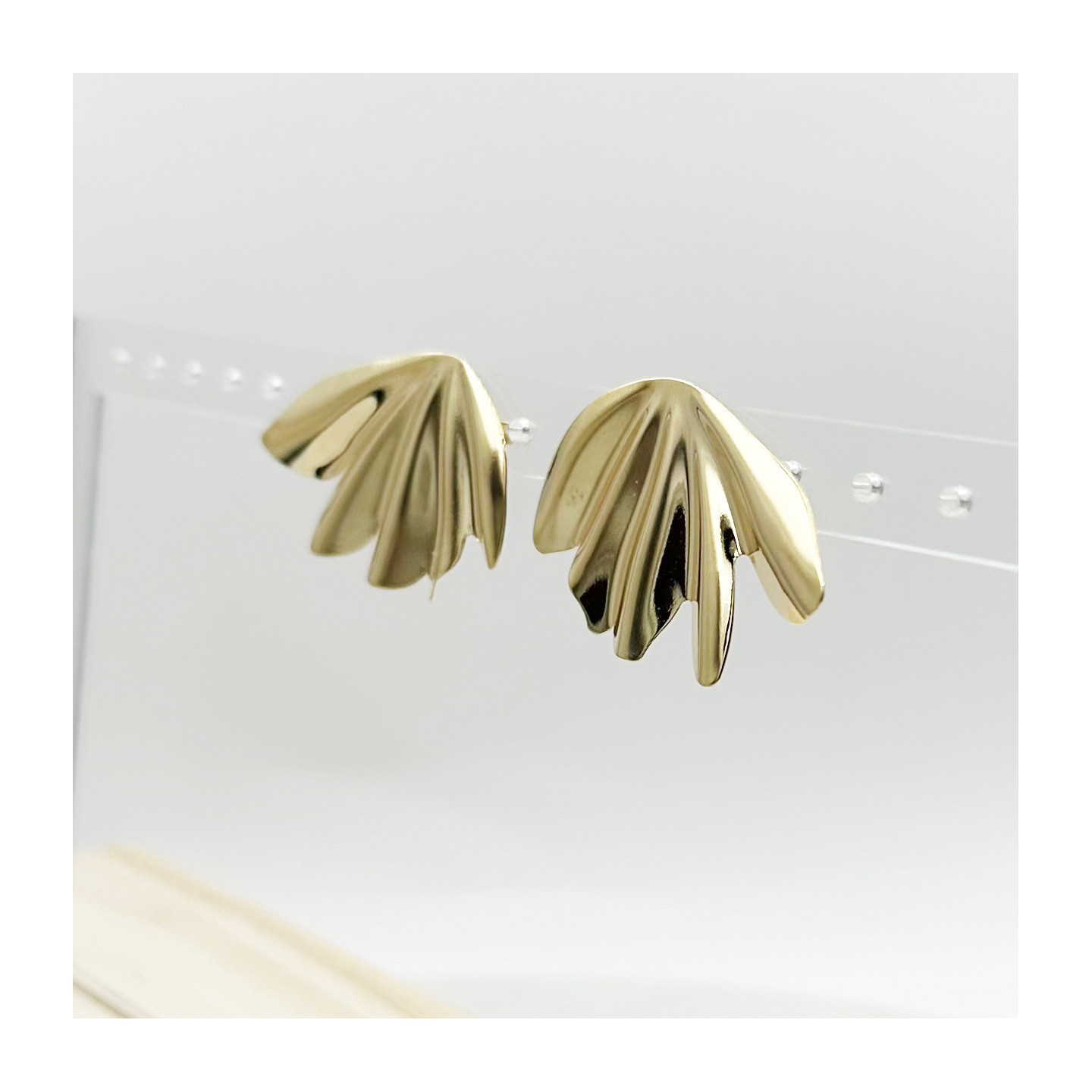 Bruna's Choice Aveiro Flower Studs - 18k gold plated, silver Rhodium