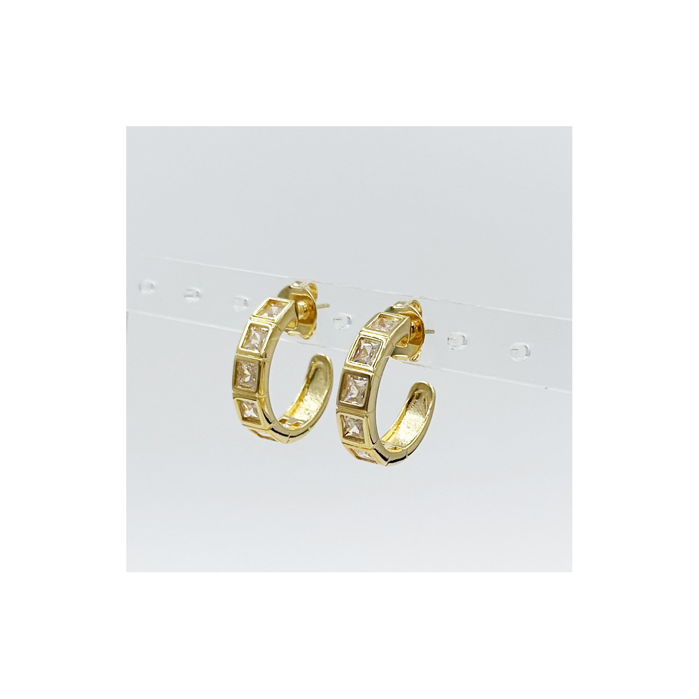 Bruna's Choice Mombasa Earrings - 18k gold plated, white crystals